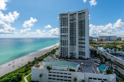 Condo in Sunny Isles Beach, Florida, 2 bedrooms  № 1393642 - photo 24