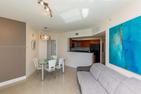 Condo in Sunny Isles Beach, Florida, 2 bedrooms  № 1393642 - photo 2