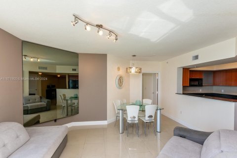 Condo in Sunny Isles Beach, Florida, 2 bedrooms  № 1393642 - photo 5