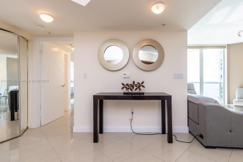 Condo in Sunny Isles Beach, Florida, 2 bedrooms  № 1393642 - photo 15