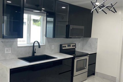 Casa en venta en Hollywood, Florida, 4 dormitorios, 128.39 m2 № 1393598 - foto 17