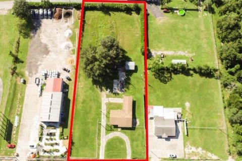 Propiedad comercial en venta en Wesley Chapel, Florida, 122.63 m2 № 1321847 - foto 1