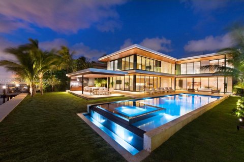 House in Miami Beach, Florida 5 bedrooms, 733 sq.m. № 507482 - photo 5