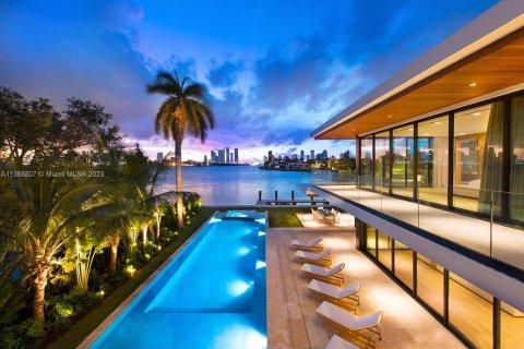 Купить виллу или дом в Майами-Бич, Флорида 5 спален, 733м2, № 507482 - фото 1