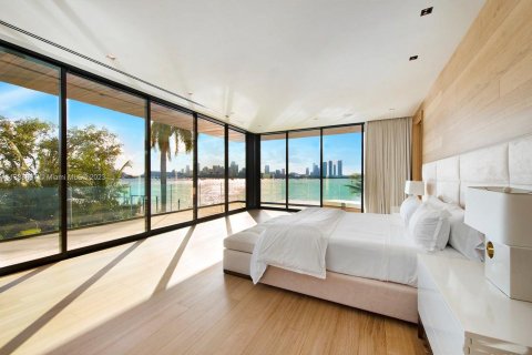 House in Miami Beach, Florida 5 bedrooms, 733 sq.m. № 507482 - photo 11