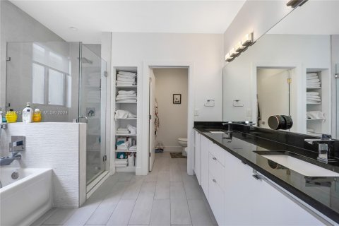 Touwnhouse à vendre à Miami, Floride: 3 chambres, 229.65 m2 № 1280884 - photo 13