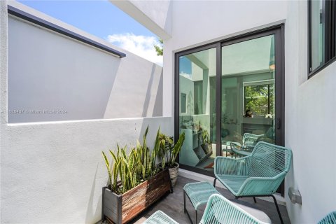 Adosado en venta en Miami, Florida, 3 dormitorios, 229.65 m2 № 1280884 - foto 15