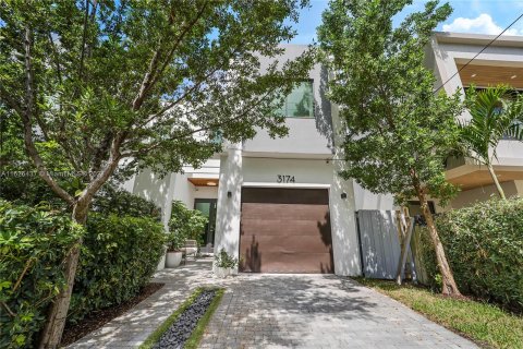 Townhouse in Miami, Florida 3 bedrooms, 229.65 sq.m. № 1280884 - photo 1