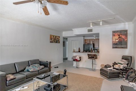 Condo in Coral Springs, Florida, 1 bedroom  № 980390 - photo 7