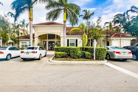 Condominio en venta en Coral Springs, Florida, 1 dormitorio, 75.07 m2 № 980390 - foto 2