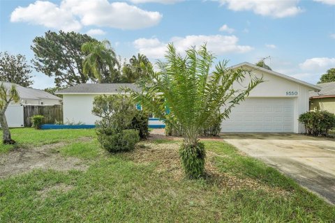 House in Orlando, Florida 3 bedrooms, 125.79 sq.m. № 1364467 - photo 2