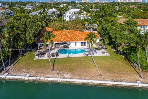 House in Key Biscayne, Florida 5 bedrooms, 286.6 sq.m. № 1419923 - photo 7