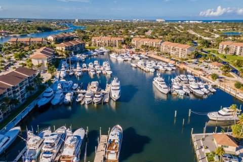 Condo in Jupiter, Florida, 2 bedrooms  № 1189555 - photo 1