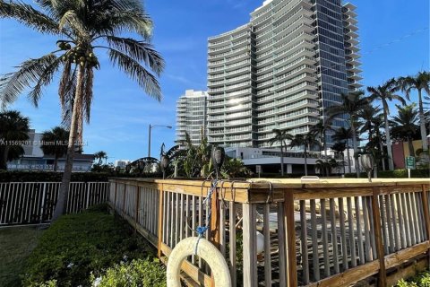 Condominio en alquiler en Fort Lauderdale, Florida, 1 dormitorio, 56.67 m2 № 1119192 - foto 18