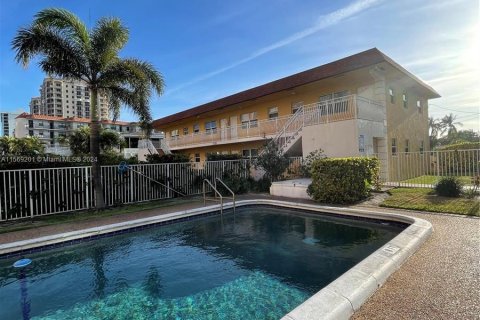 Condominio en alquiler en Fort Lauderdale, Florida, 1 dormitorio, 56.67 m2 № 1119192 - foto 16