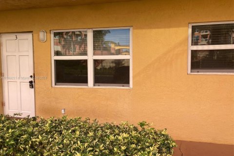 Снять в аренду кондоминиум в Форт-Лодердейл, Флорида 1 спальня, 56.67м2, № 1119192 - фото 3