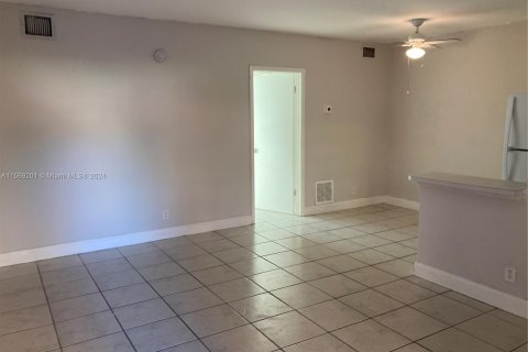 Condominio en alquiler en Fort Lauderdale, Florida, 1 dormitorio, 56.67 m2 № 1119192 - foto 4