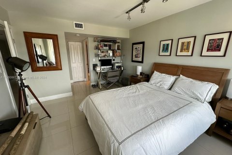 Condominio en venta en North Miami, Florida, 1 dormitorio, 78.5 m2 № 1160030 - foto 19