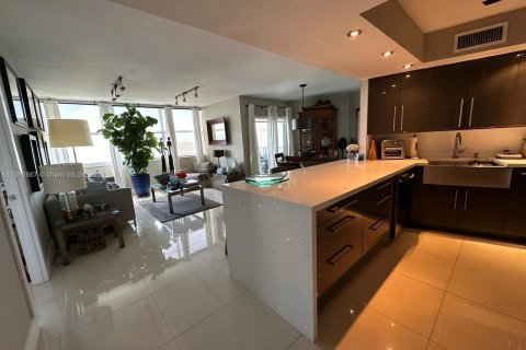 Condominio en venta en North Miami, Florida, 1 dormitorio, 78.5 m2 № 1160030 - foto 8
