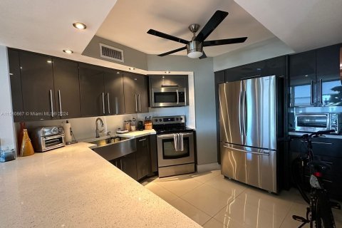 Condominio en venta en North Miami, Florida, 1 dormitorio, 78.5 m2 № 1160030 - foto 11