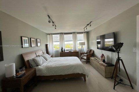 Condominio en venta en North Miami, Florida, 1 dormitorio, 78.5 m2 № 1160030 - foto 18
