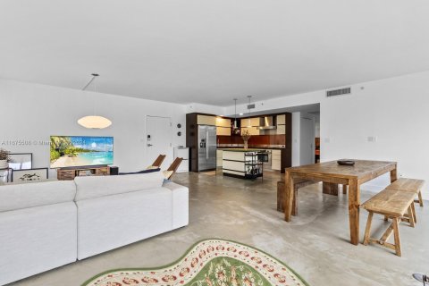 Condo in Miami Beach, Florida, 2 bedrooms  № 1399519 - photo 7