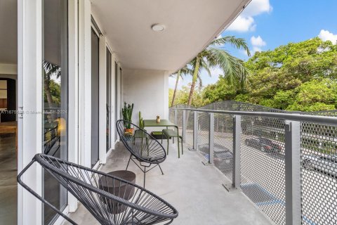 Condo in Miami Beach, Florida, 2 bedrooms  № 1399519 - photo 11