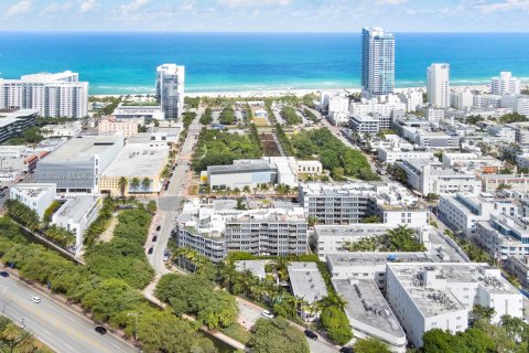 Condo in Miami Beach, Florida, 2 bedrooms  № 1399519 - photo 20