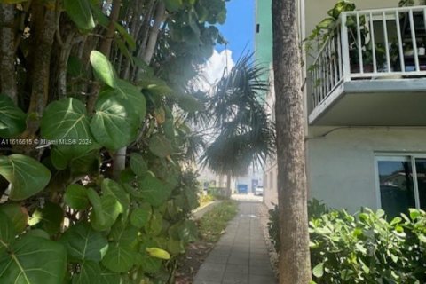 Copropriété à vendre à Fort Lauderdale, Floride: 2 chambres, 85.01 m2 № 1239310 - photo 28