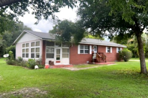 House in Umatilla, Florida 3 bedrooms, 164.44 sq.m. № 1312762 - photo 1