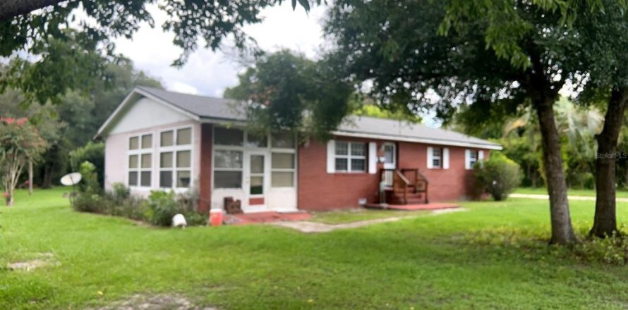 House in Umatilla, Florida 3 bedrooms, 164.44 sq.m. № 1312762