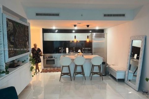 Condominio en venta en Miami, Florida, 2 dormitorios, 104.33 m2 № 1365580 - foto 2