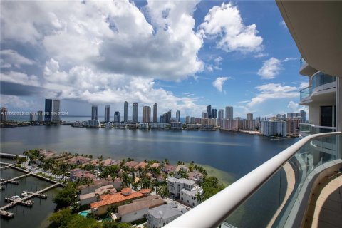 Condominio en alquiler en Aventura, Florida, 3 dormitorios, 263.84 m2 № 1365582 - foto 3