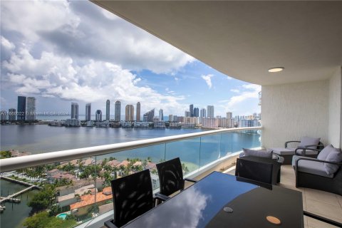 Copropriété à louer à Aventura, Floride: 3 chambres, 263.84 m2 № 1365582 - photo 5