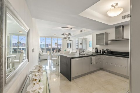 Copropriété à louer à Sunny Isles Beach, Floride: 1 chambre, 109.9 m2 № 1365581 - photo 5