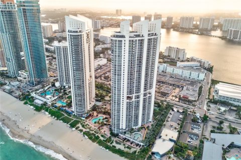 Copropriété à louer à Sunny Isles Beach, Floride: 1 chambre, 109.9 m2 № 1365581 - photo 1