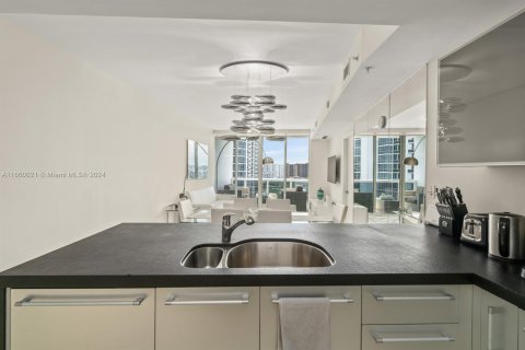 Condominio en alquiler en Sunny Isles Beach, Florida, 1 dormitorio, 109.9 m2 № 1365581 - foto 7