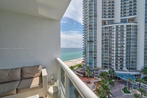 Condominio en alquiler en Sunny Isles Beach, Florida, 1 dormitorio, 109.9 m2 № 1365581 - foto 12