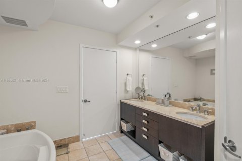 Condo in Sunny Isles Beach, Florida, 1 bedroom  № 1365581 - photo 21