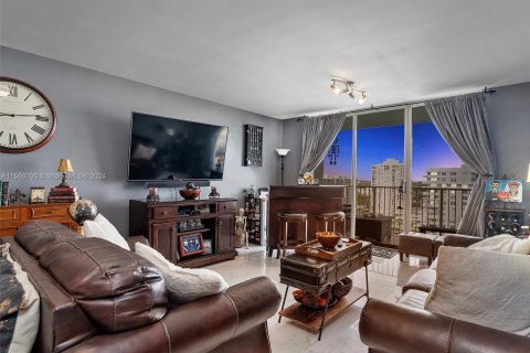 Condo in Aventura, Florida, 2 bedrooms  № 1119673 - photo 9