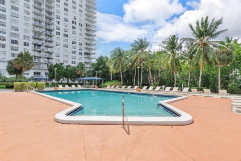 Condo in Aventura, Florida, 2 bedrooms  № 1119673 - photo 28