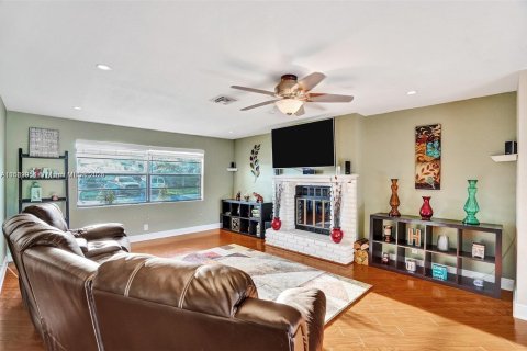 Casa en venta en Coral Springs, Florida, 3 dormitorios, 160.91 m2 № 1119726 - foto 9