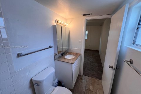 Condo in Fort Myers, Florida, 2 bedrooms  № 1127383 - photo 14