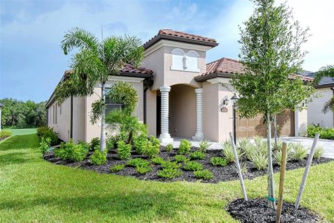 House in LAKEWOOD NATIONAL in Lakewood Ranch, Florida 3 bedrooms, 208.66 sq.m. № 214379 - photo 1