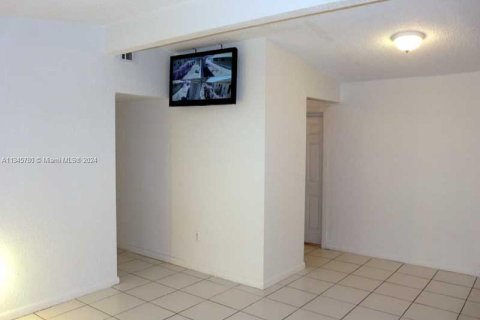 House in Miami, Florida 3 bedrooms, 72.46 sq.m. № 1311055 - photo 5