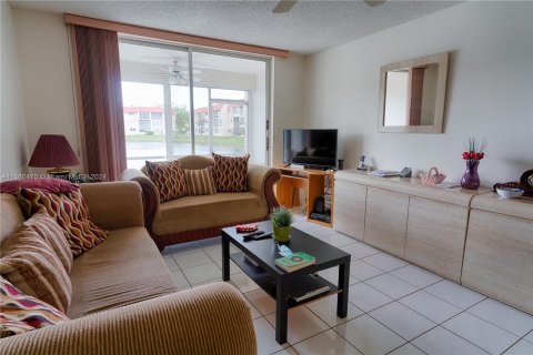 Condominio en venta en Sunrise, Florida, 1 dormitorio, 57.6 m2 № 1094839 - foto 3