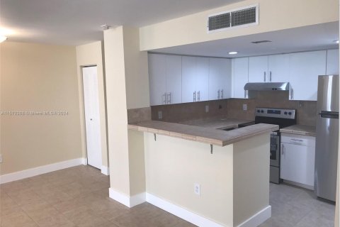 Condo in West Palm Beach, Florida, 2 bedrooms  № 1132294 - photo 7