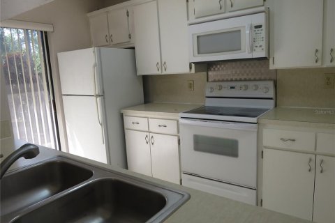 Condo in Orlando, Florida, 2 bedrooms  № 1393770 - photo 17