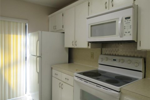 Condo in Orlando, Florida, 2 bedrooms  № 1393770 - photo 15