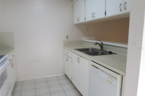 Condo in Orlando, Florida, 2 bedrooms  № 1393770 - photo 16